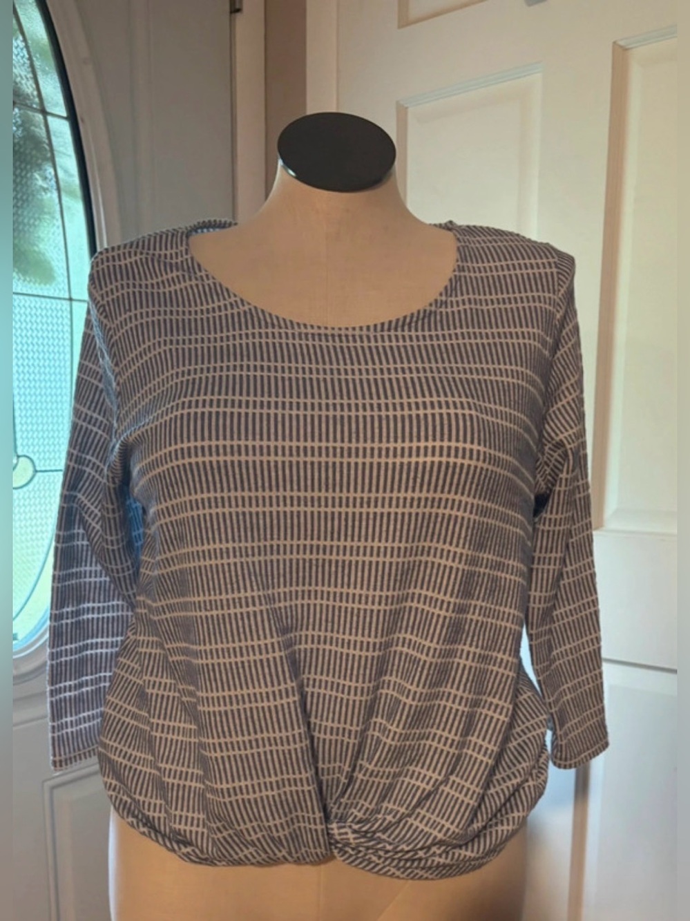 Women's Blue Mood Twist-Hem Top - size XL